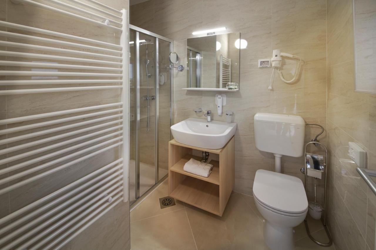 Villa Cedra - Hotel & Resort Adria Ankaran Bagian luar foto