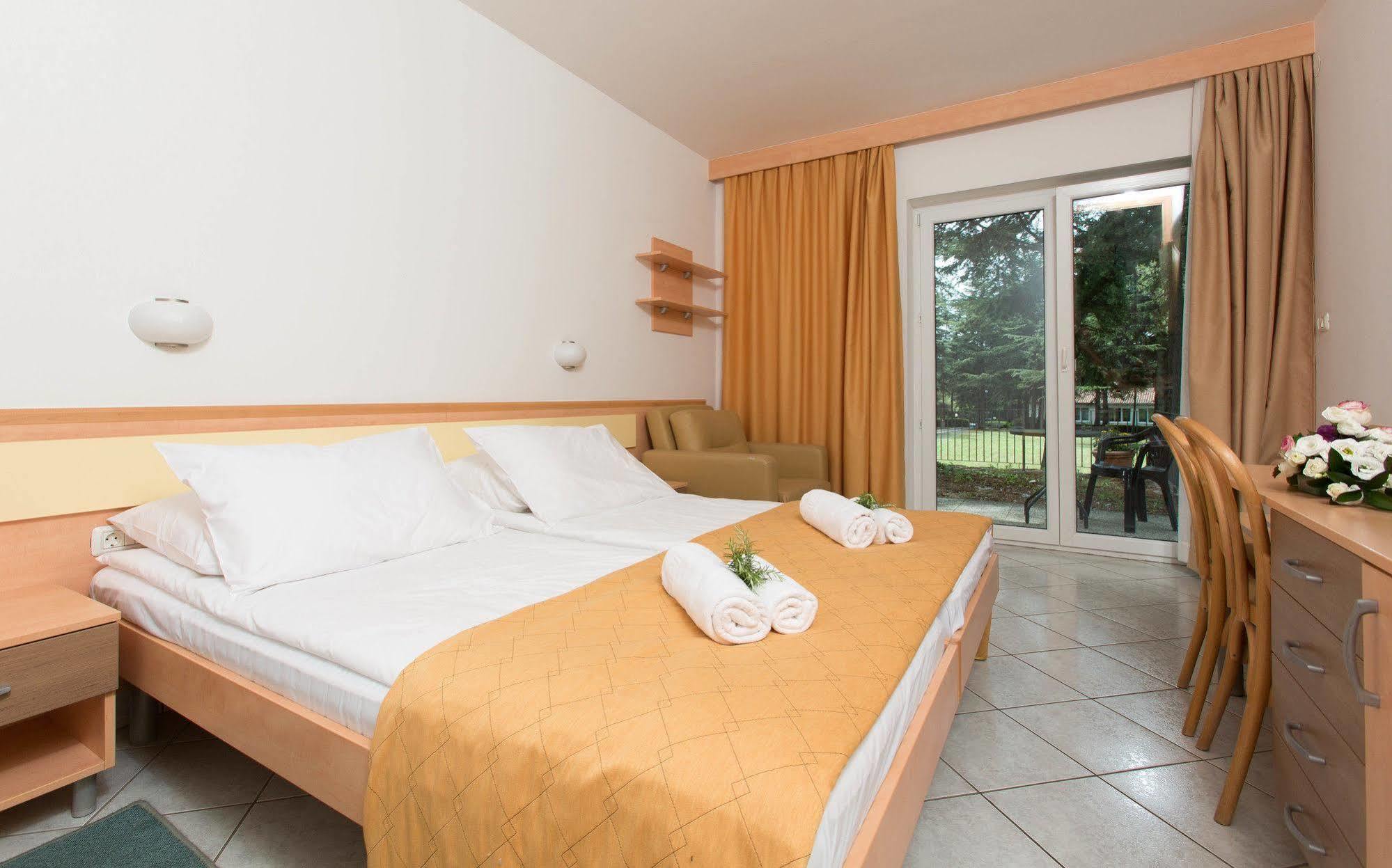 Villa Cedra - Hotel & Resort Adria Ankaran Bagian luar foto